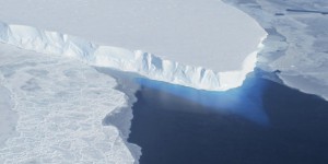 Arctique et Antarctique changent à grande vitesse, avec des risques pour le reste du monde