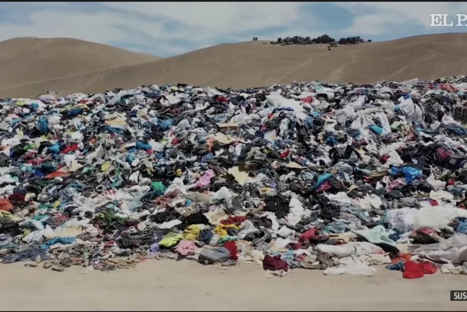 Au Chili, un “cimetière de vêtements” en plein désert d’Atacama