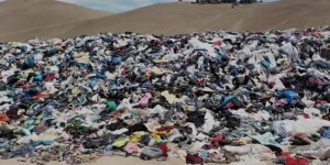 Au Chili, un “cimetière de vêtements” en plein désert d’Atacama