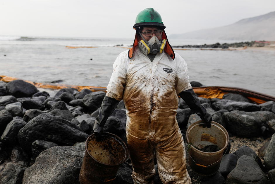 Après la marée noire, le Pérou bloque les activités de Repsol