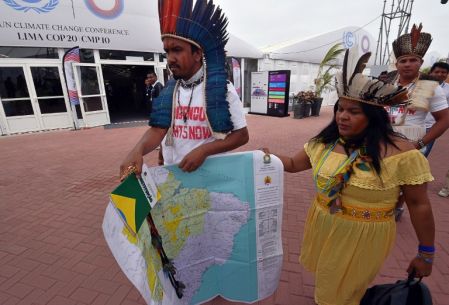 Des milliers de personnes marchent pour la planète à Lima