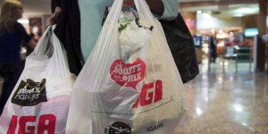 Les sacs de plastique légers seront interdits dès lundi à Montréal