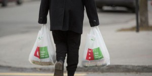 Les sacs de plastique ont des avantages environnementaux, selon une étude commandée par Recyc-Québec