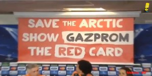 VIDEO. Une affiche de Greenpeace déployée derrière Ancelotti et Pepe