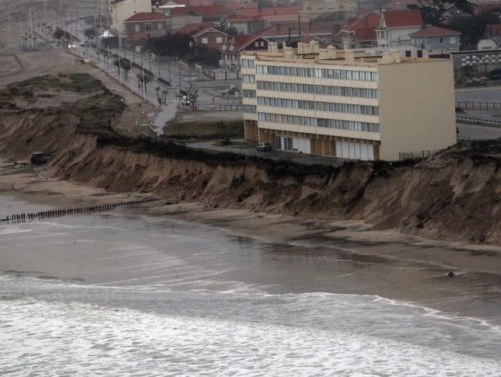Gironde : les habitants doivent quitter leur immeuble menacé par l'océan 