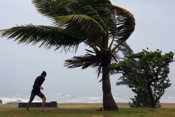 EN IMAGES. Le cyclone Bejisa touche La Réunion