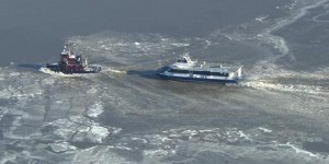 VIDEO. New York : un bateau pris dans les glaces de l'Hudson