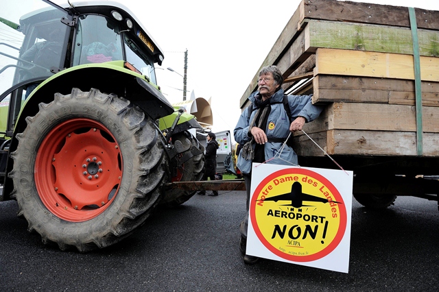 VIDEO. ND-des-Landes: les premiers convois d'opposants convergent vers Nantes