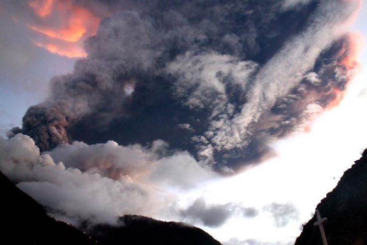 EN IMAGES. Equateur: l'impressionnante éruption du volcan Tungurahua