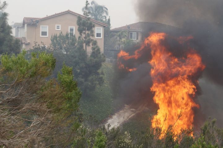VIDEO. Etats-Unis : premier gros incendie de l'année en Californie