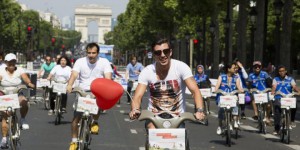 VIDEOS. Sept ans de Vélib' à Paris : les Champs transformés en piste cyclable