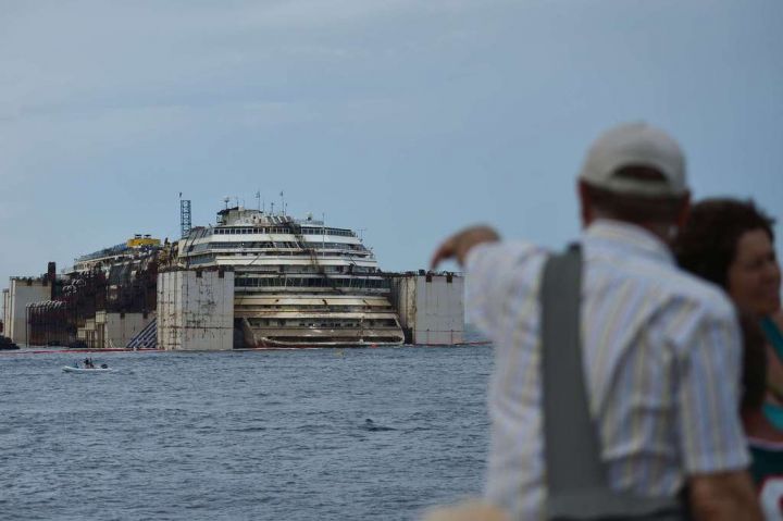 Remorquage du Concordia : la Corse mobilise une flottille, Royal tente de rassurer