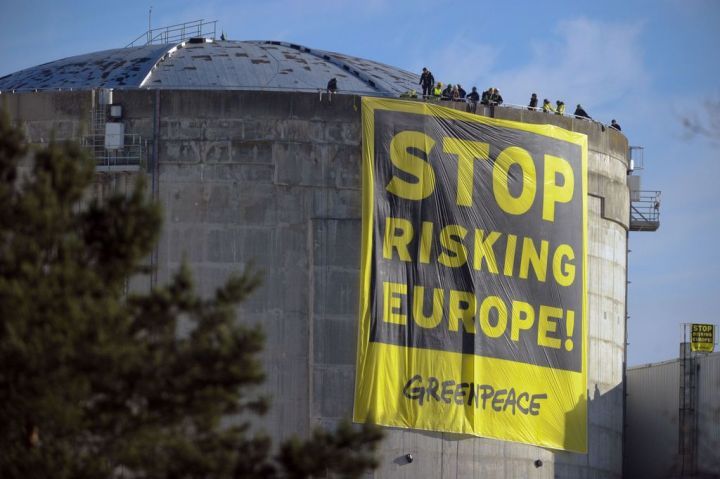 Intrusion à Fessenheim : deux mois avec sursis pour 55 militants de Greenpeace