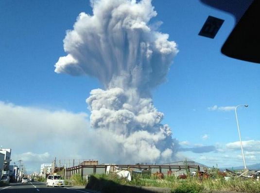 VIDEOS. Japon : une éruption volcanique fait huit blessés