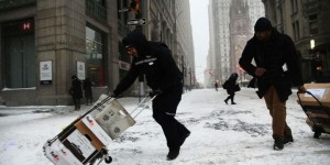 EN IMAGES. New York sous la neige en attendant une tempête historique