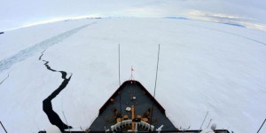 Antarctique : un brise-glace américain au secours d'un bateau australien