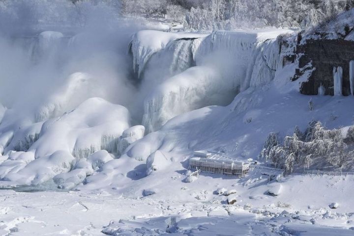 EN IMAGES. Les chutes du Niagara prises dans la glace