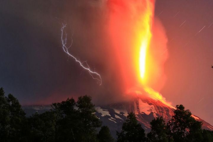 EN IMAGES. Chili : la spectaculaire éruption du volcan Villarrica 