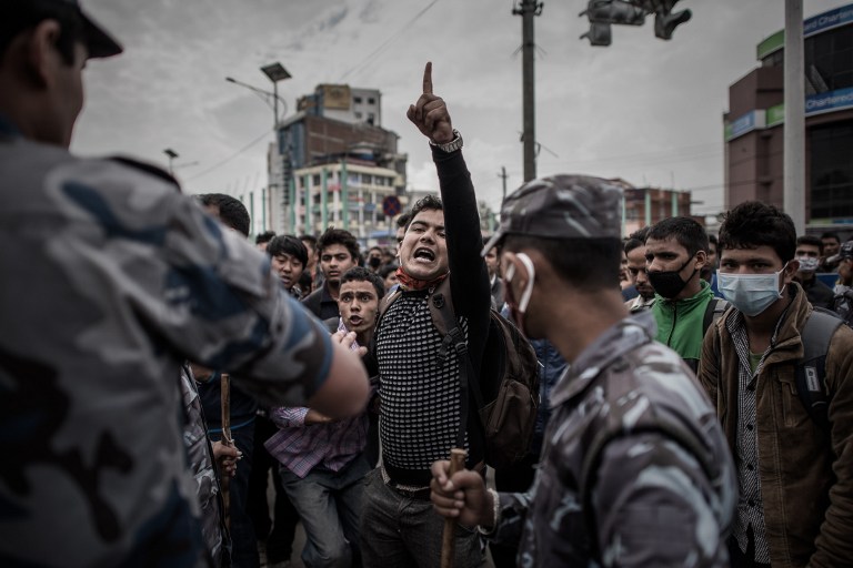 Séisme au Népal : la police anti-émeute intervient pour calmer les habitants