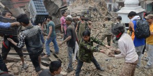 VIDEOS. Séisme au Népal : plus de 1 800 morts et près de 5 000 blessés