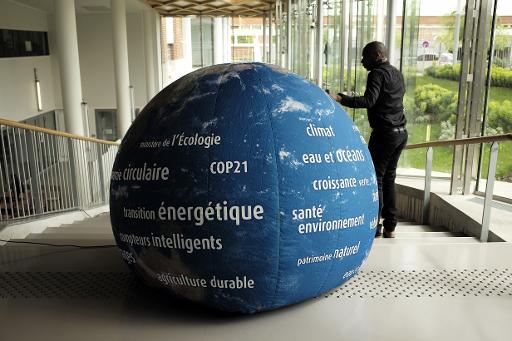 Climat: la conférence de Paris sponsorisée par des entreprises vivement critiquées par les ONG