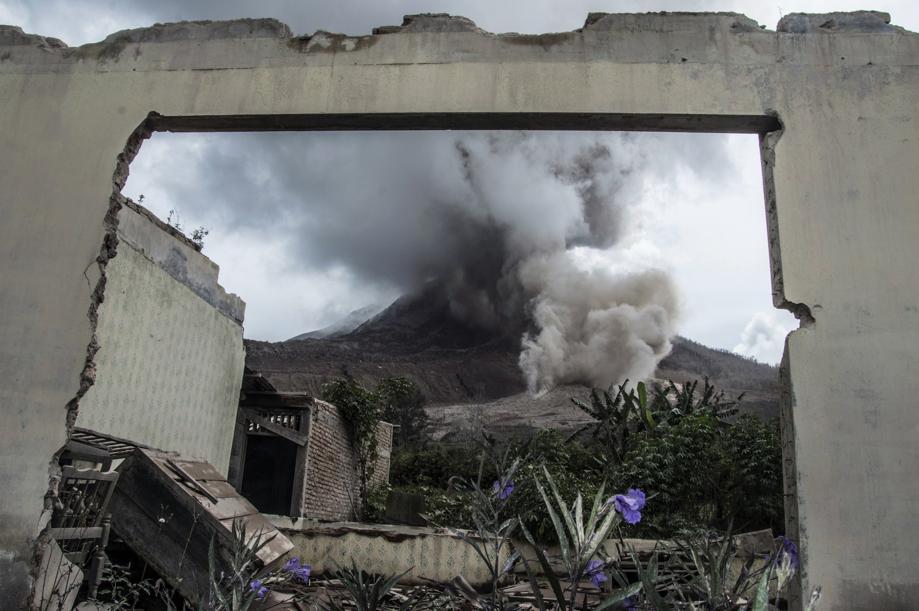 EN IMAGES. Indonésie : le réveil du volcan Sinabung fait fuir les habitants