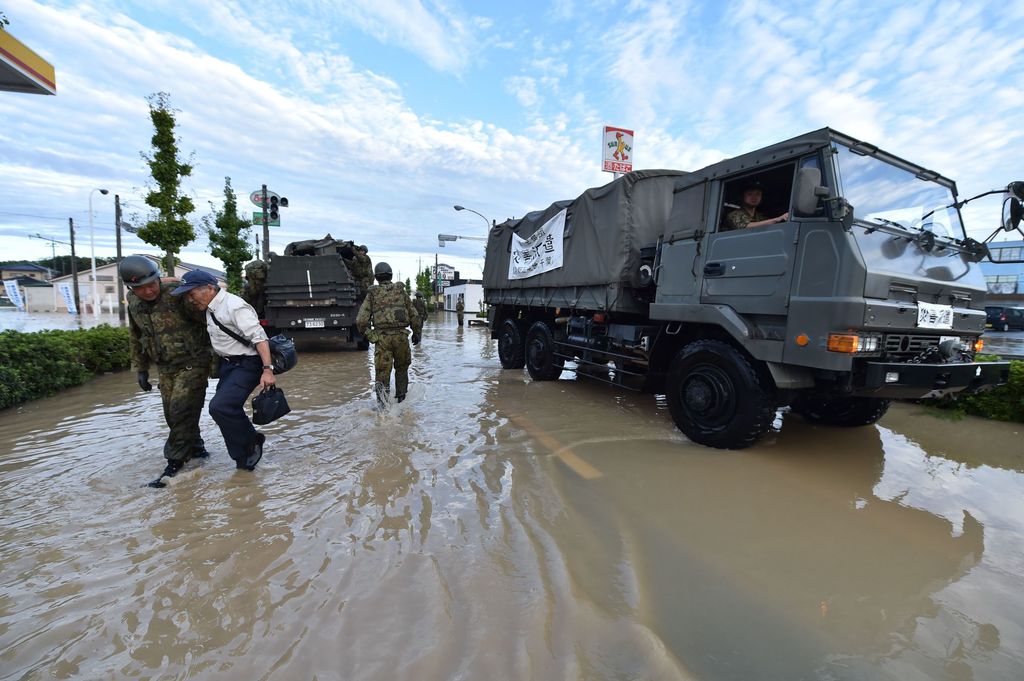 Inondations au Japon : trois morts, 25 disparus et des centaines d'habitants à aider