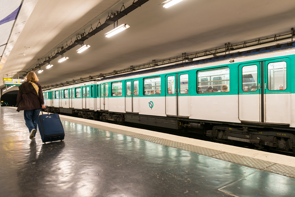 Paris : les employés du métro exposés à un «risque sanitaire»