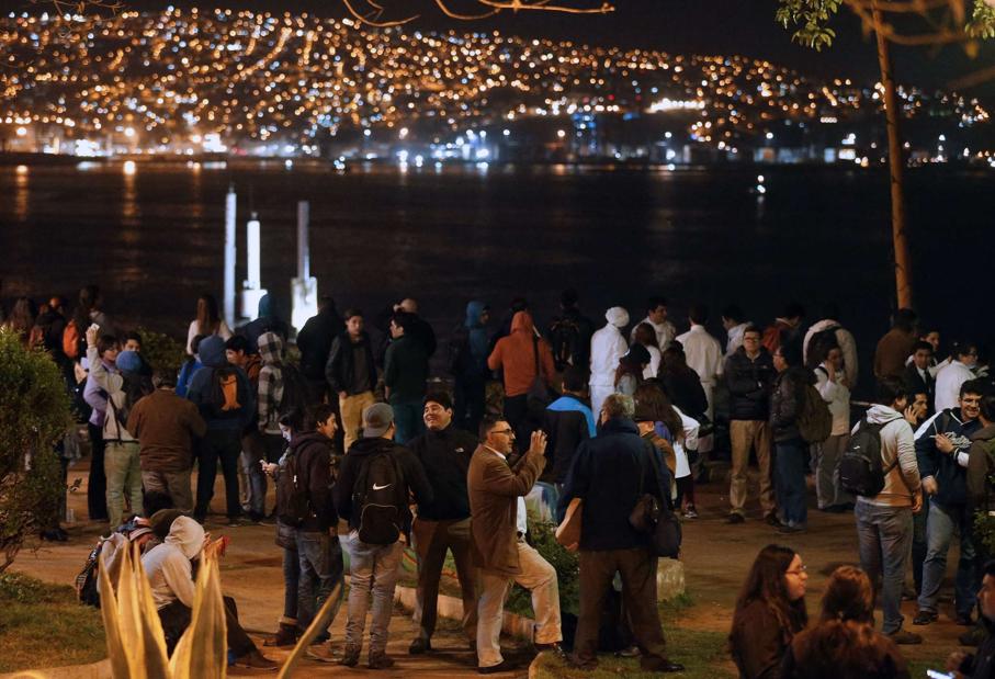 Séisme au Chili : 5 morts, un million de personnes évacuées, alerte au tsunami