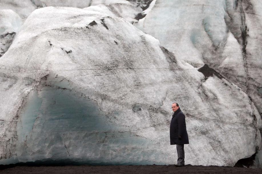 EN IMAGES. François Hollande au pied d'un glacier fondu islandais