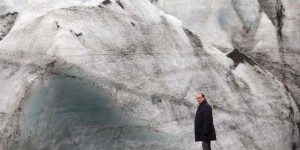 EN IMAGES. François Hollande au pied d'un glacier fondu islandais