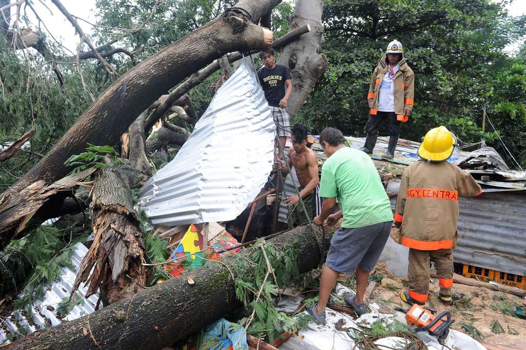 Philippines : le typhon Koppu fait deux morts et déverse ses pluies torrentielles