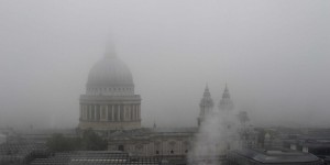 Royaume-Uni : Londres pris dans le brouillard, l'aéroport d'Heathrow perturbé