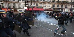 VIDEOS. COP21 : tensions entre manifestants et forces de l'ordre à République