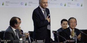 COP21 : Fabius ému aux larmes en annonçant le projet d'accord final