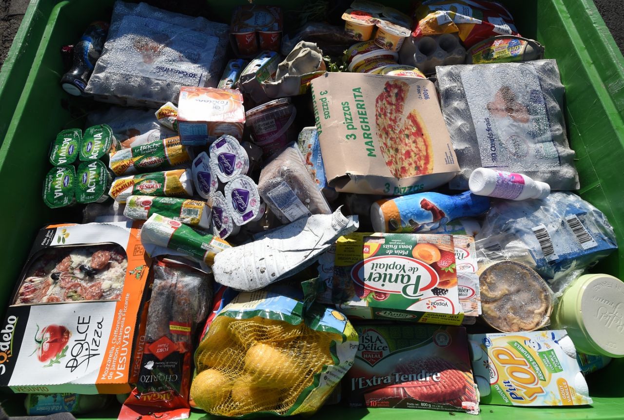 Gaspillage alimentaire : les députés interdisent aux grandes surfaces de jeter 
