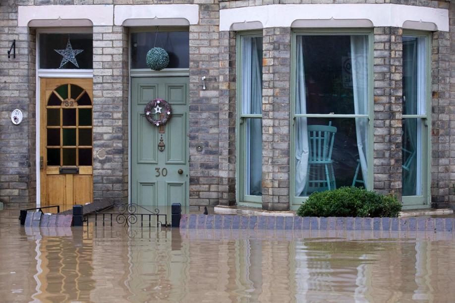 EN IMAGES. Cameron au chevet des populations affectées par les inondations