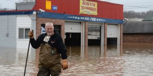 EN IMAGES. Contre-la-montre face à la montée des eaux dans le Missouri