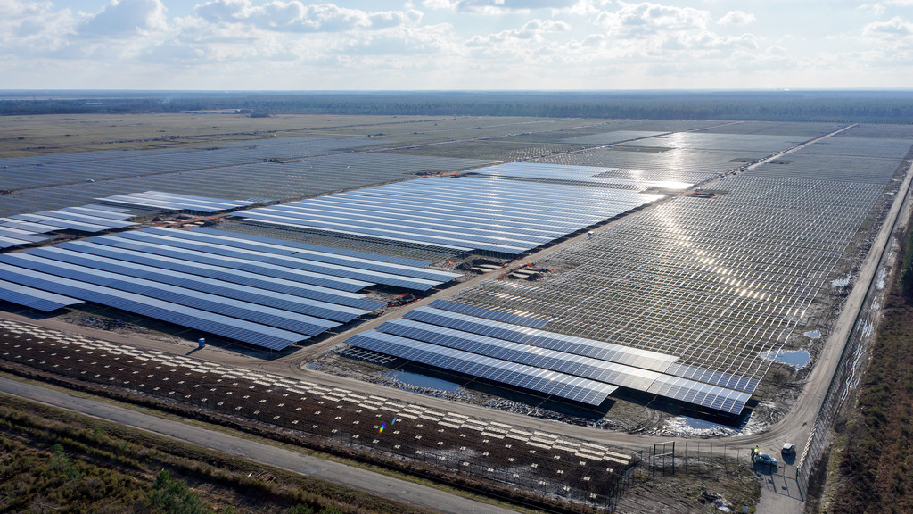 VIDEO. La plus grande centrale solaire d'Europe inaugurée en Gironde