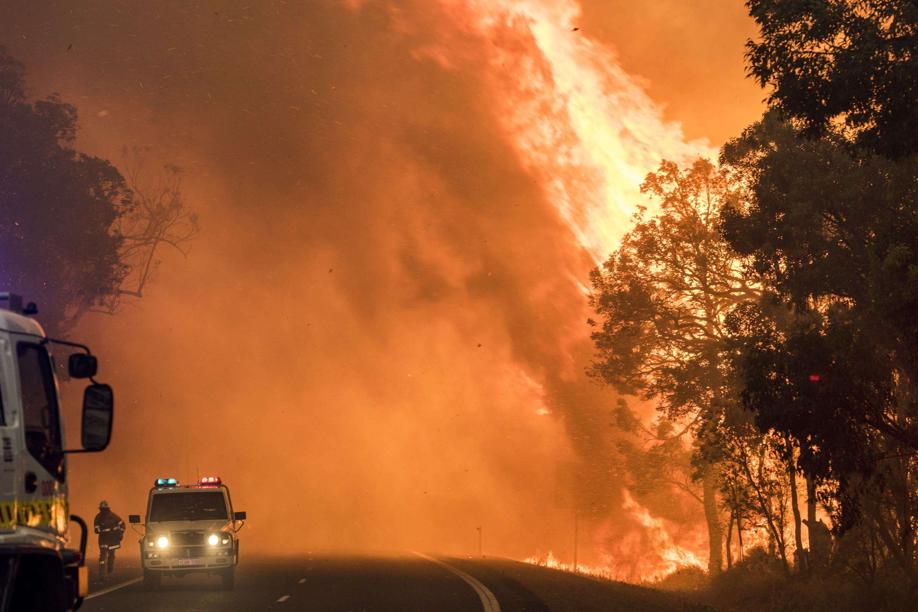 VIDEOS. Australie : deux morts dans un gigantesque feu de forêt