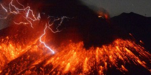 VIDEO. Japon : spectaculaire éruption du volcan Sakurajima