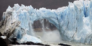 EN IMAGES. Une arche de glace s'effondre en Patagonie