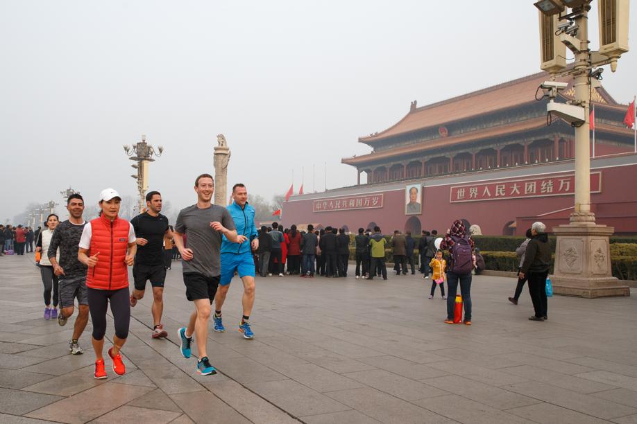 Pékin : Mark Zuckerberg fait son jogging en bravant la  pollution