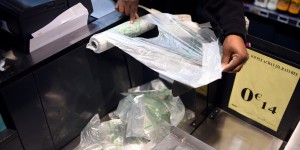 Les sacs plastiques seront finalement interdits au 1er juillet