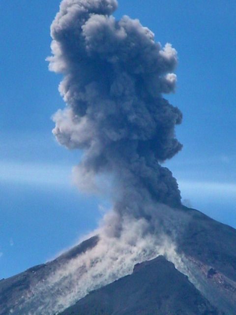  Guatemala: le volcan Santiaguito en «phase explosive haute»