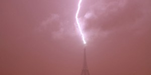 Coup de foudre sur la Tour Eiffel samedi soir