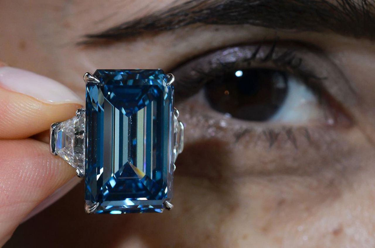 Enchères à Genève : un célèbre diamant bleu vers des records de vente
