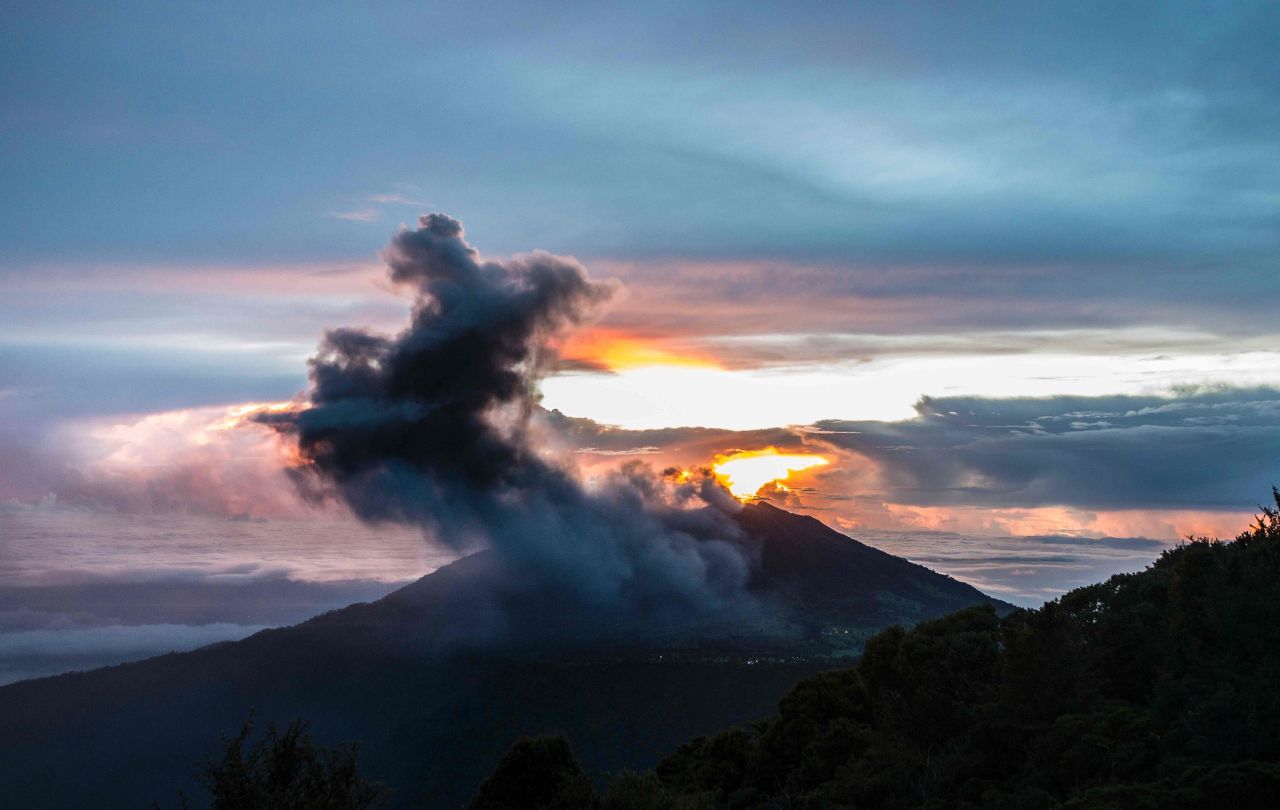 EN IMAGES. Costa Rica : éruption du volcan Turralbia