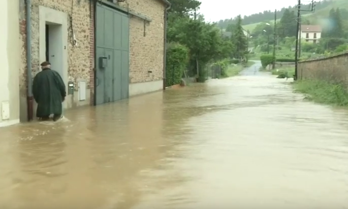 Pluie : 23 départements en alerte, nombreuses inondations