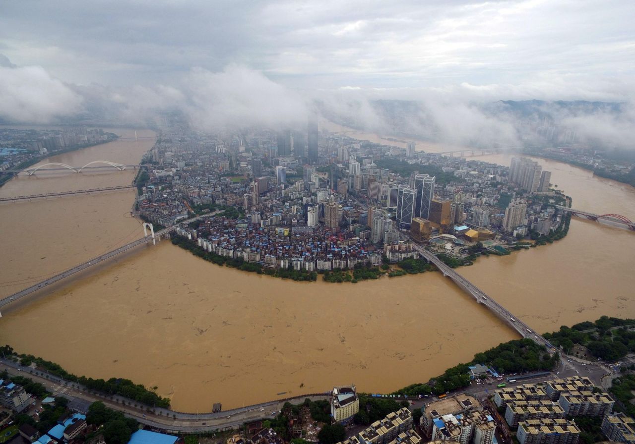 Au moins 128 morts dans des inondations en Chine 